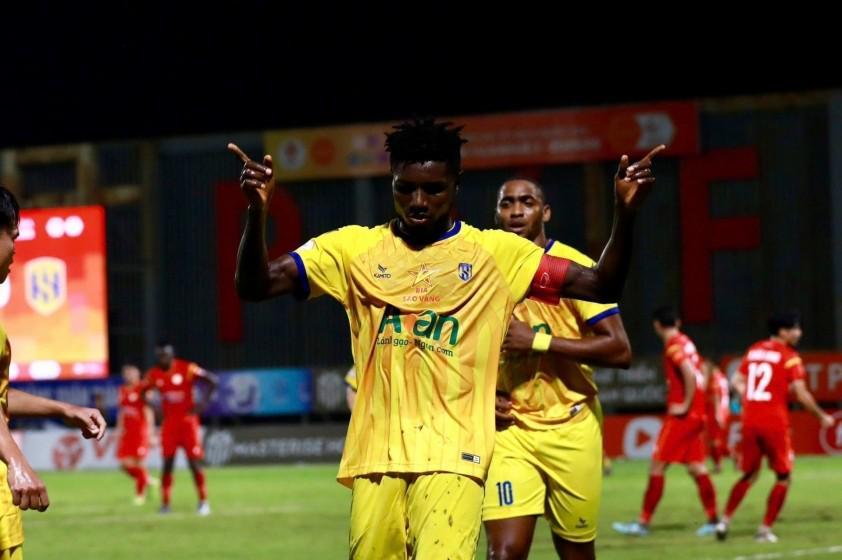 爱游戏平台-越南媒体：29岁尼日利亚籍球员奥拉哈已经申请入籍越南