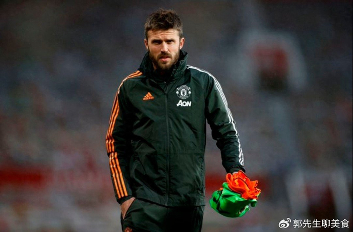 爱游戏平台-卡里克稳了！曼联全队盼他转正，老资历球员集体公开支持|托马斯-卡里克|哈里-马奎尔|阿莫林|卢克肖|更衣室_新浪体育_新浪新闻